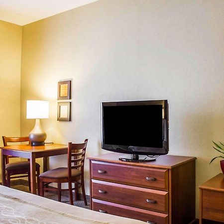Comfort Inn Guilford Near I-95 Экстерьер фото