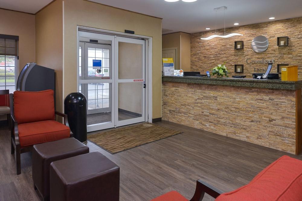Comfort Inn Guilford Near I-95 Экстерьер фото