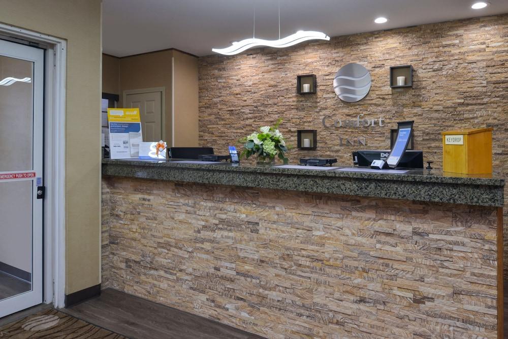 Comfort Inn Guilford Near I-95 Экстерьер фото