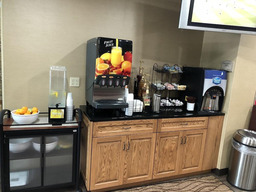 Comfort Inn Guilford Near I-95 Экстерьер фото