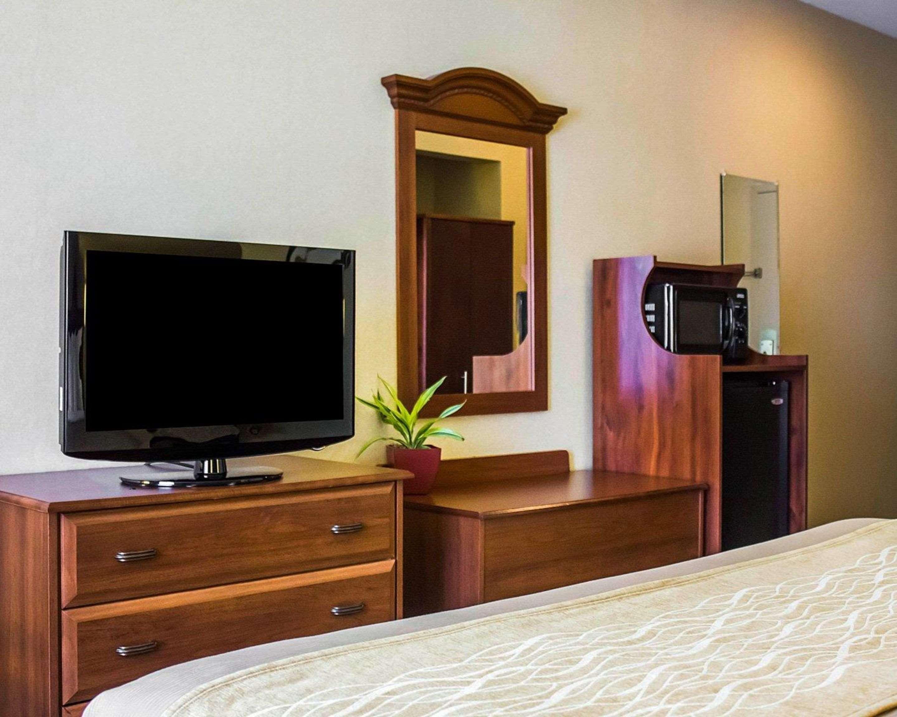 Comfort Inn Guilford Near I-95 Экстерьер фото