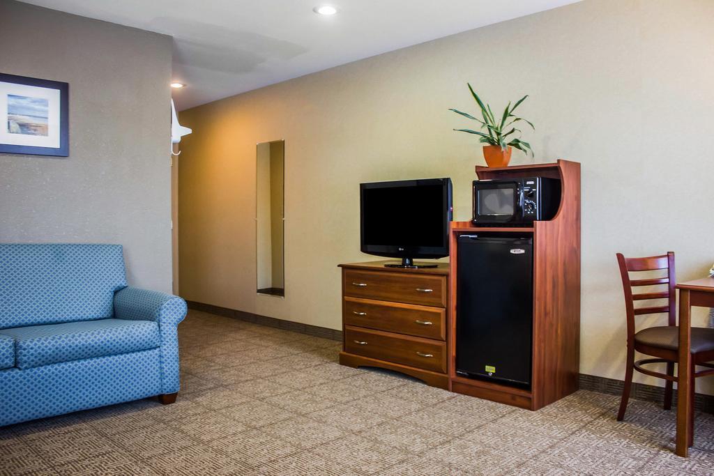 Comfort Inn Guilford Near I-95 Экстерьер фото