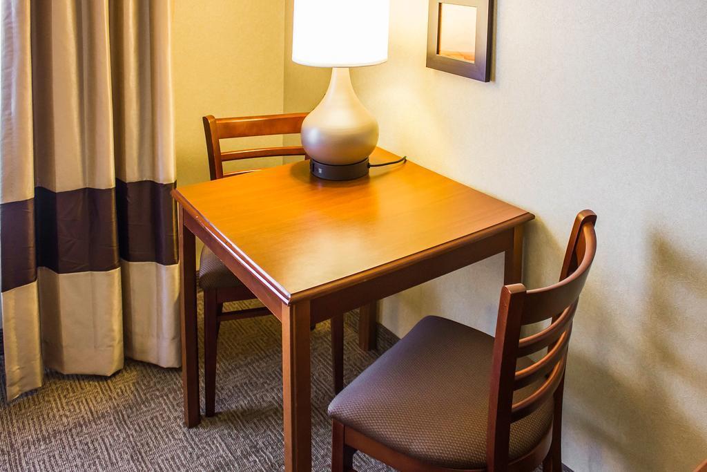 Comfort Inn Guilford Near I-95 Экстерьер фото