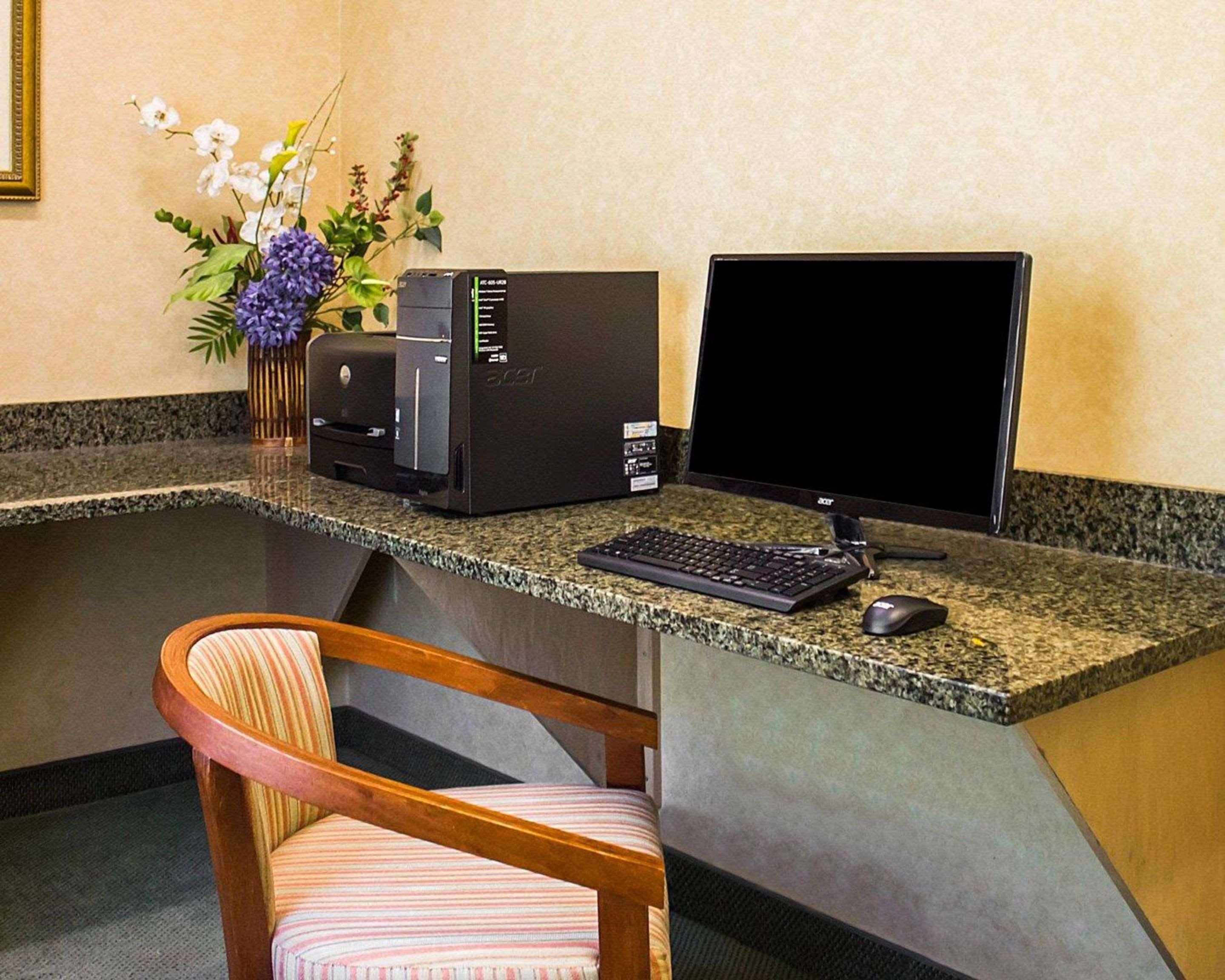 Comfort Inn Guilford Near I-95 Экстерьер фото