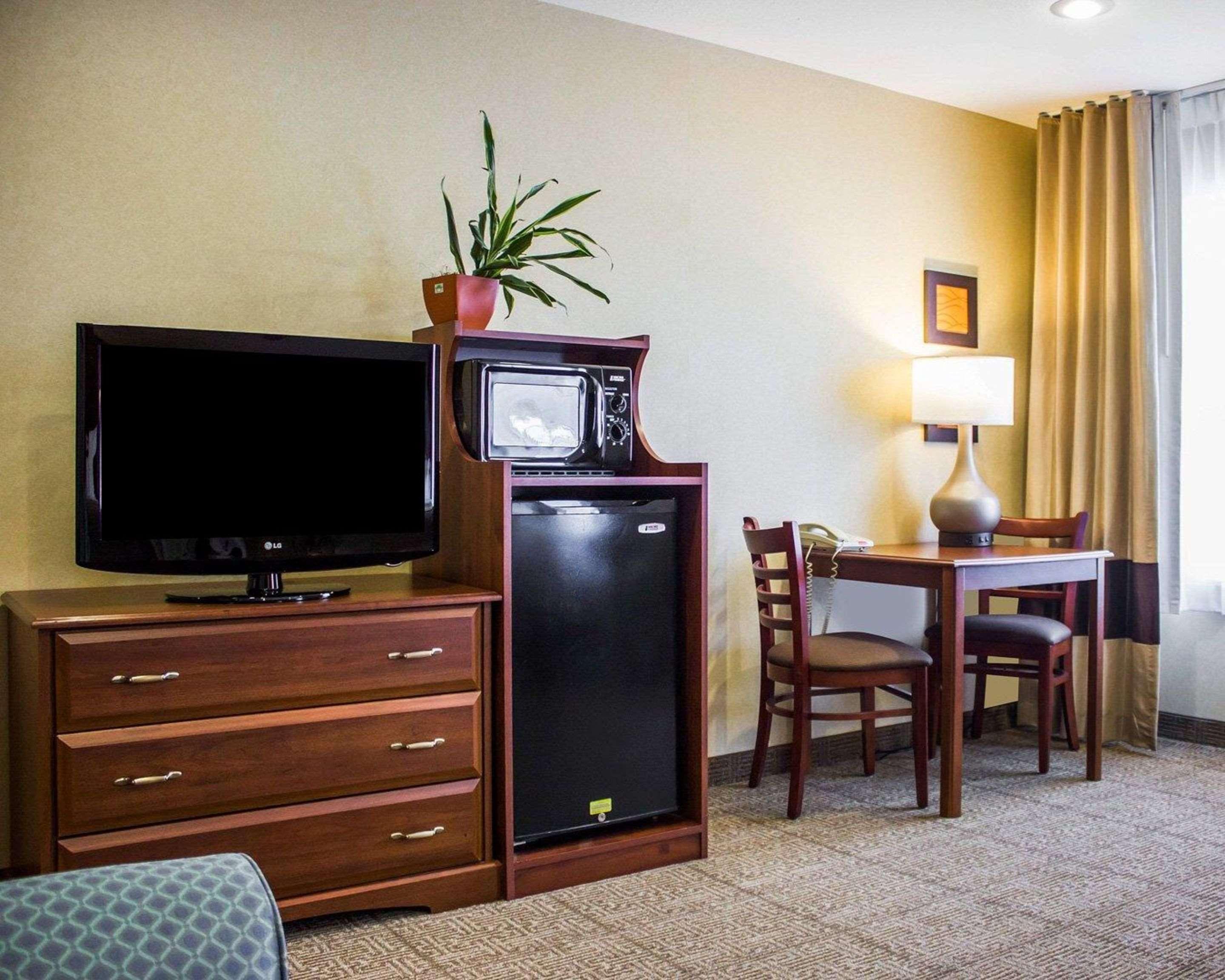 Comfort Inn Guilford Near I-95 Экстерьер фото