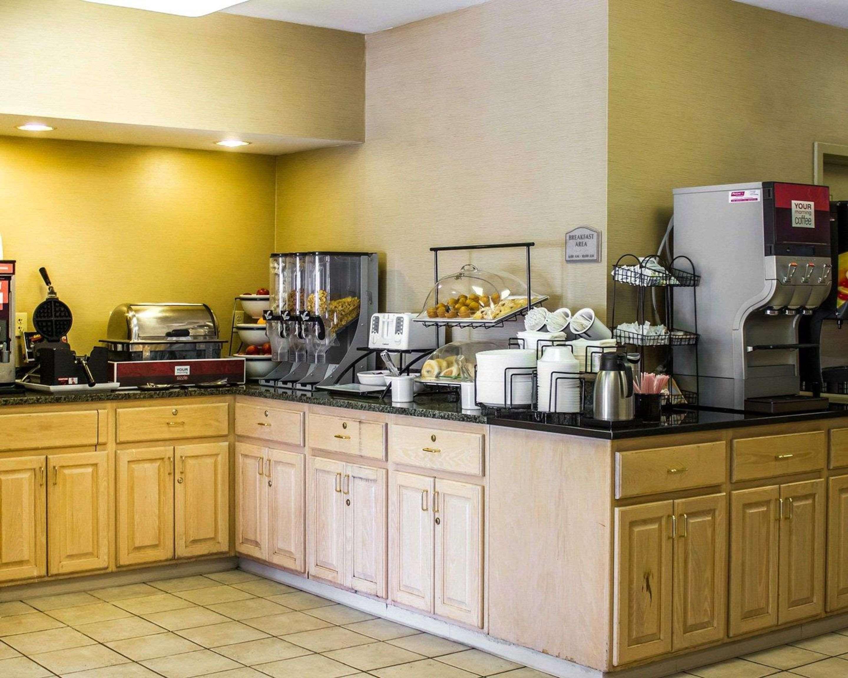 Comfort Inn Guilford Near I-95 Экстерьер фото