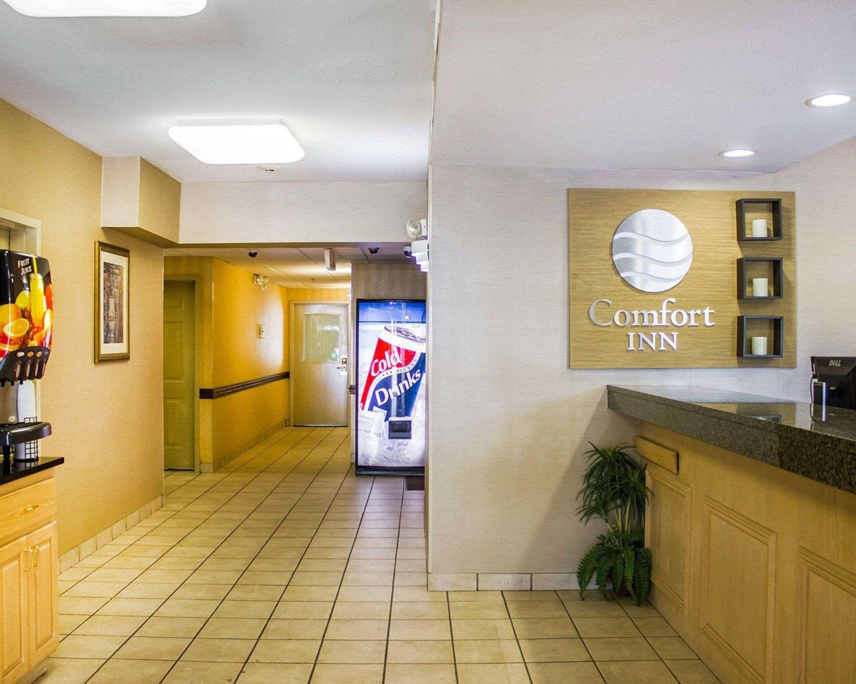 Comfort Inn Guilford Near I-95 Экстерьер фото