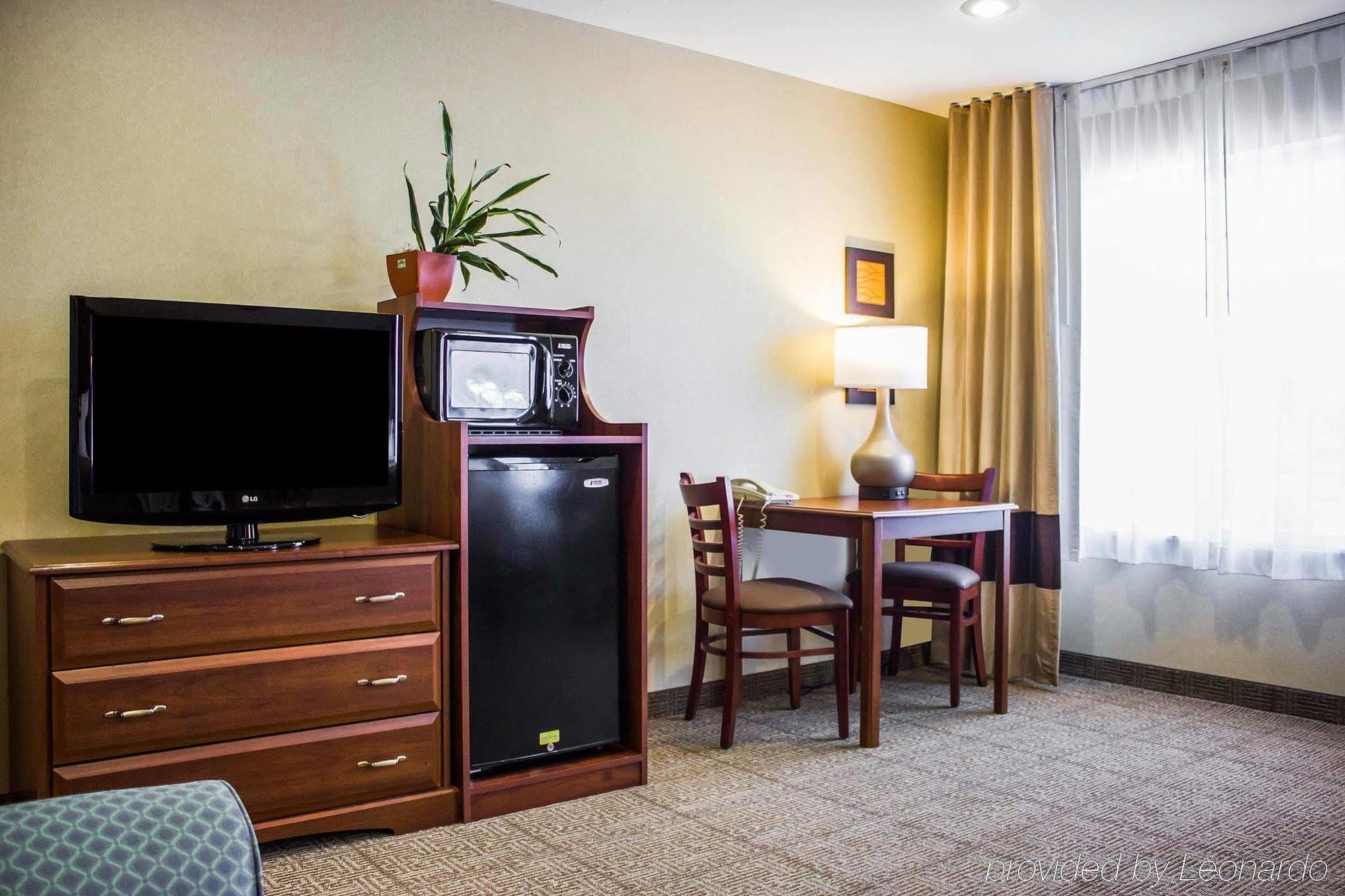 Comfort Inn Guilford Near I-95 Экстерьер фото