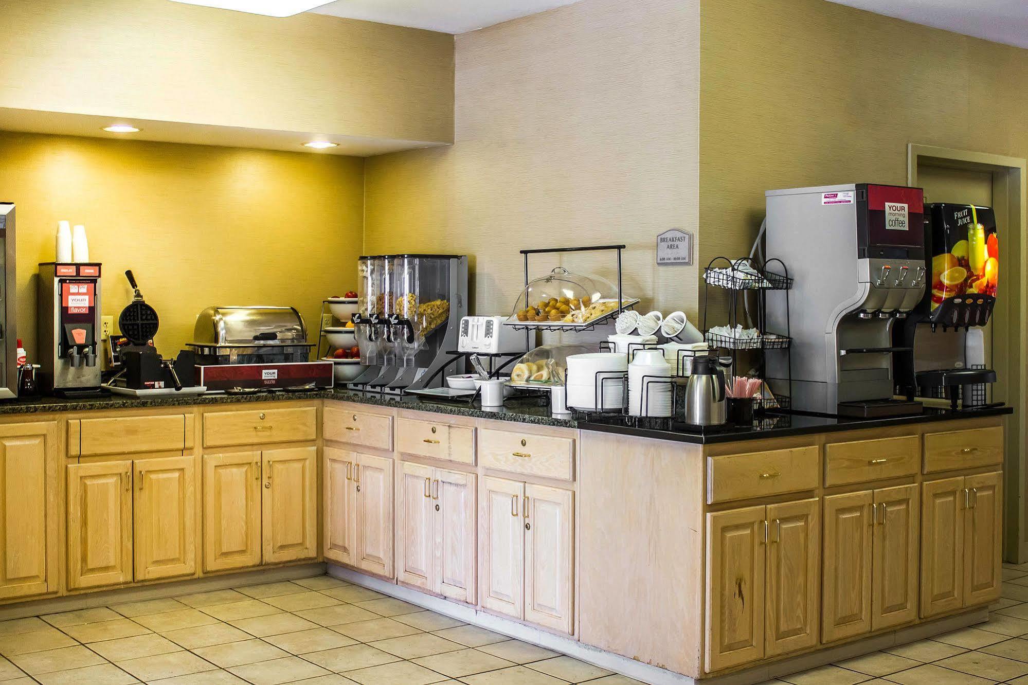 Comfort Inn Guilford Near I-95 Экстерьер фото
