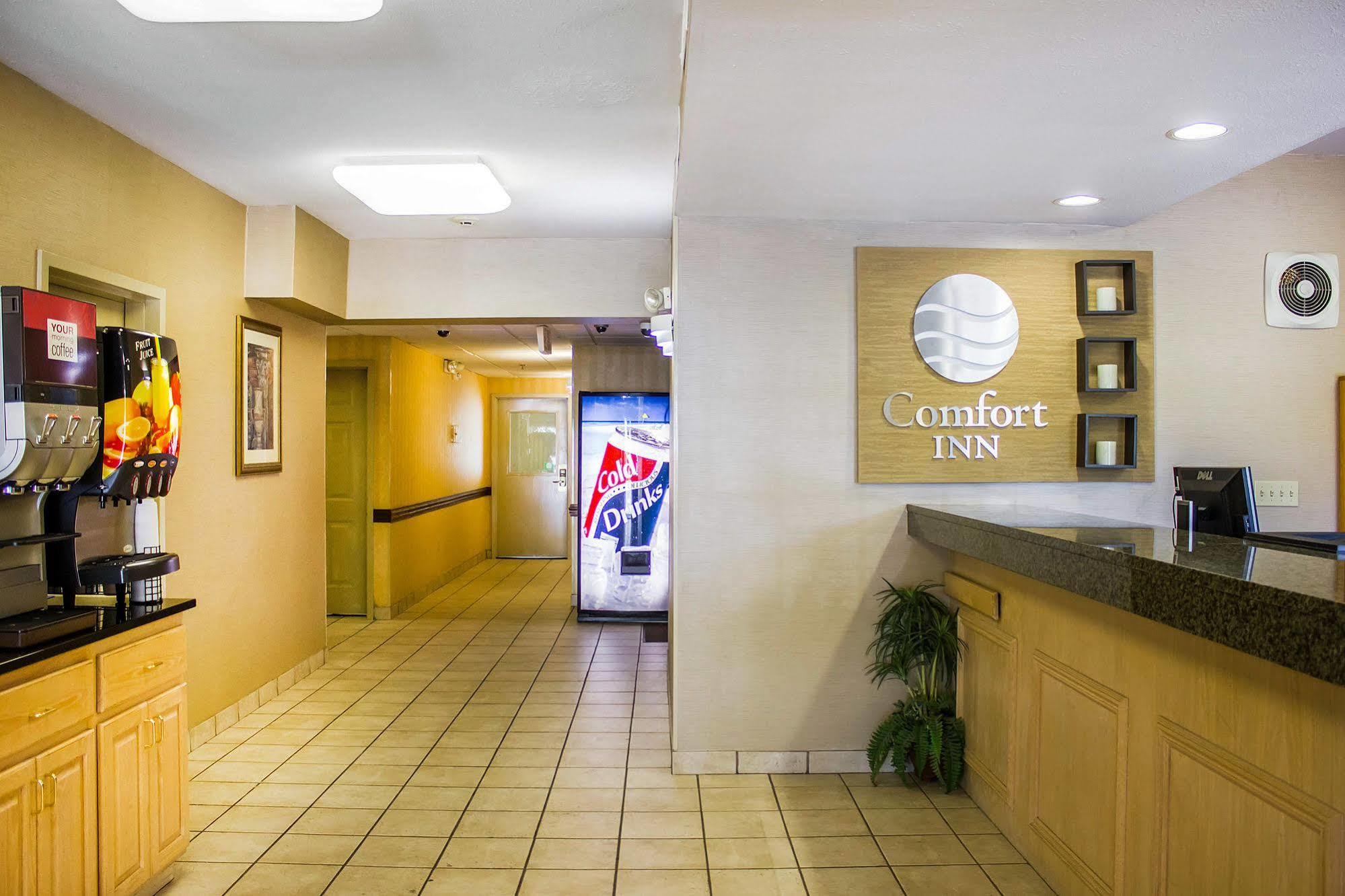 Comfort Inn Guilford Near I-95 Экстерьер фото